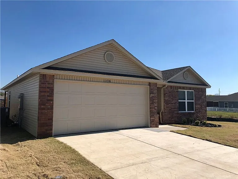 1236 S Nighthawk Ln — Photo 1
