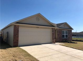 1236 S Nighthawk Ln, Fayetteville, AR 72701