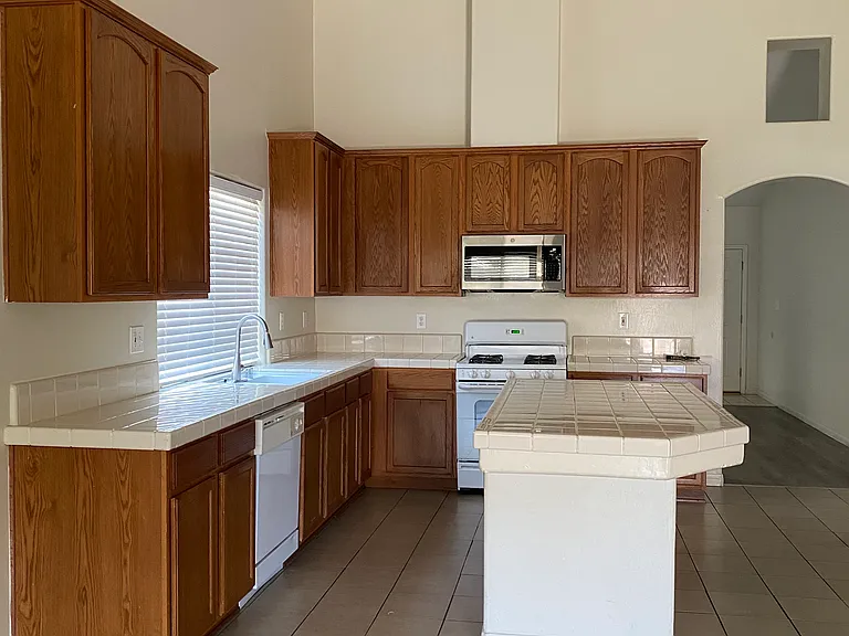11923 Stratosphere Ave — Photo 7