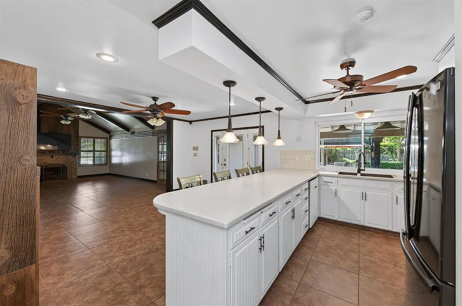 4 bed, 2736 sqft, $3,200 — Photo 4