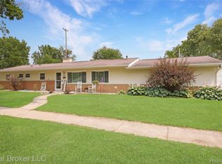 704 E Chelsea Cir, Davison, MI 48423