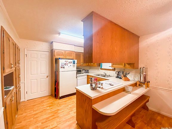 4th image of 200 Western Hills Dr