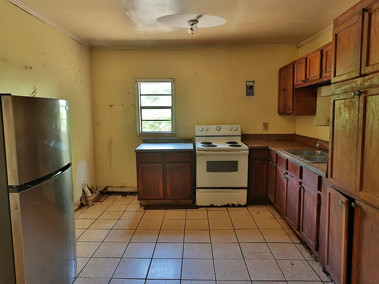 127 Barbara Ave — Photo 6