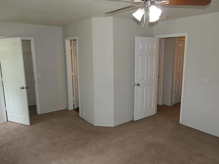 2114 Village Crossing Trl — Photo 13