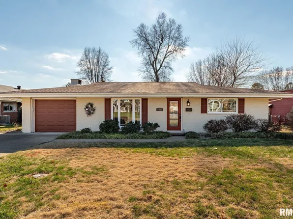 1701 Redbud Ln, Marion, IL 62959