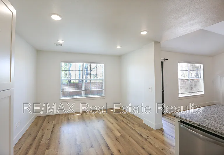 2901 SW 8th St — Photo 11