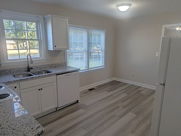 5th image of 661 Crawford Rd