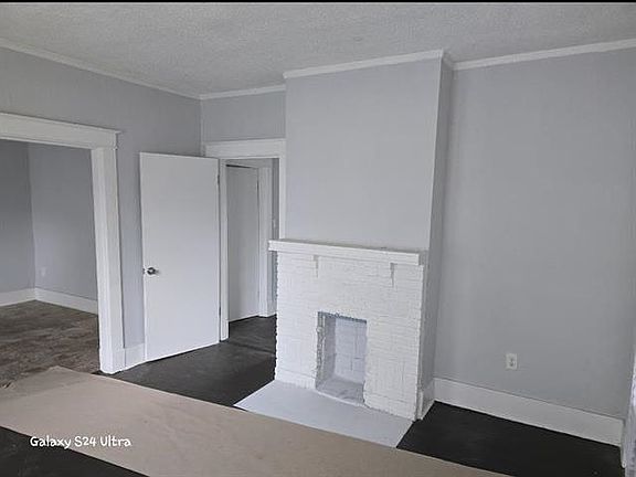 4th image of 1184 Saxon Ave