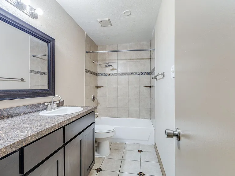 7117 Edinburg Dr — Photo 7