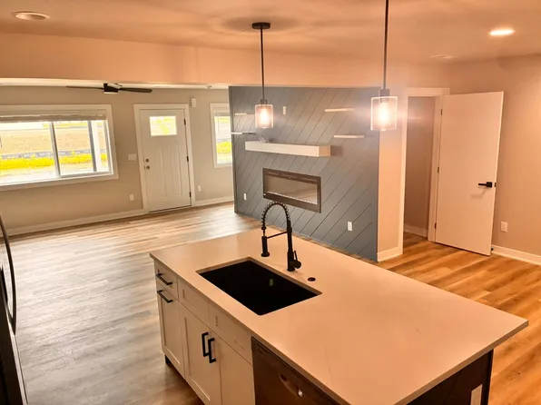 14420 Springbrook Trl, Urbandale, IA