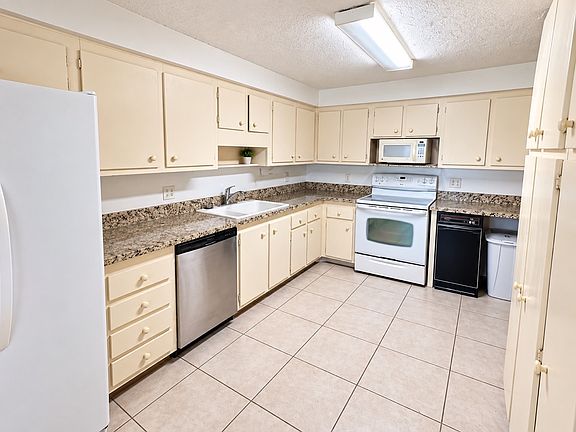 5th image of 254 Cloverleaf Rd