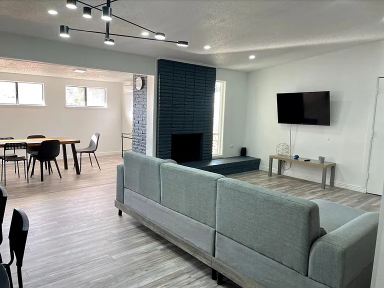 2425 Fir St — Photo 3