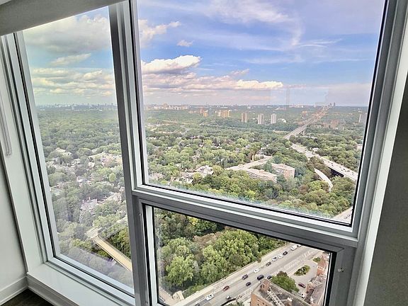 5th image of 609 Sherbourne St #4207