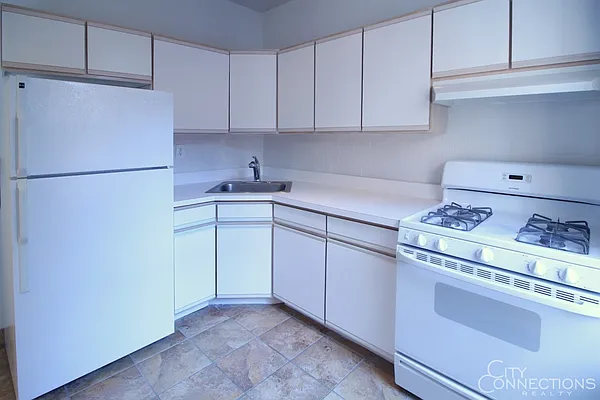 Rented by City Connections Realty | media 8