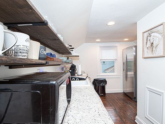 3rd image of 417 N Royal Ave APT A