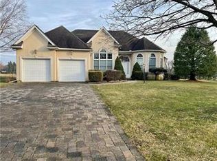 3952 Autumn Ridge Rd, Bethlehem, PA 18017