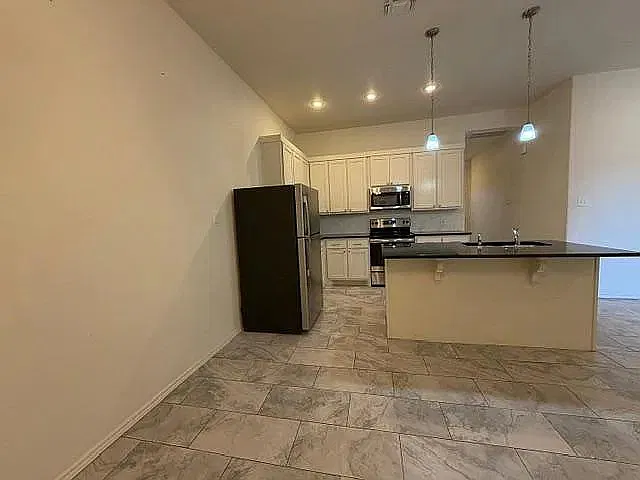 3 bed, 1451 sqft, $1,500 — Photo 3