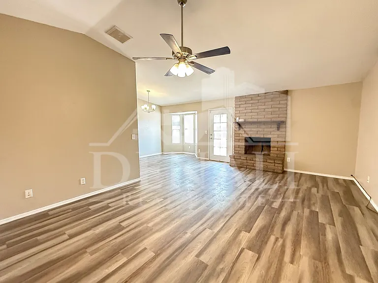 10921 W Sells Dr — Photo 3