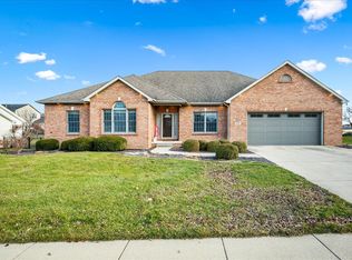 2516 Crooked Creek Rd, Bloomington, IL 61705