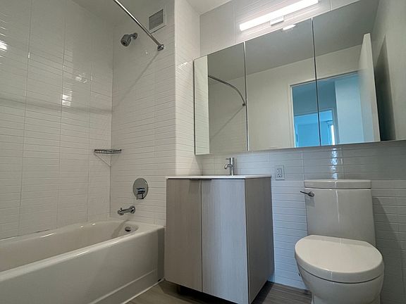5th image of 2922 Northern Blvd APT 3511