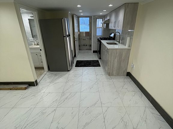 5th image of 7508 Utopia Pkwy Floor 1