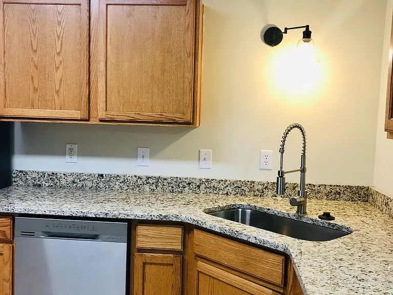 363 E Jefferson St — Photo 16
