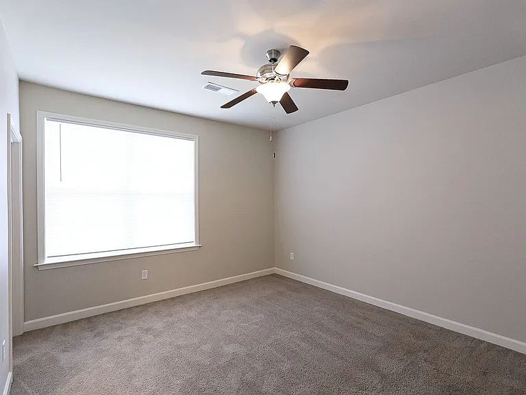 Astoria Apartments — Photo 14