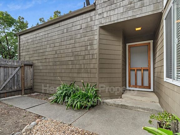 4th image of 547 Fieldcrest Dr