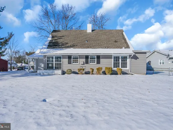 121 Brooklawn Dr, Willingboro, NJ 08046