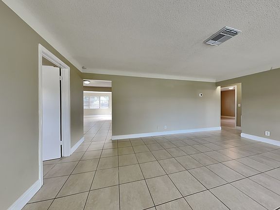 3rd image of 167 SE 27th Ave