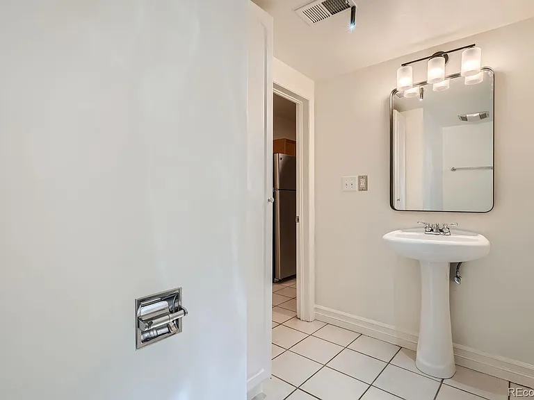 954 N Pearl St #B — Photo 18