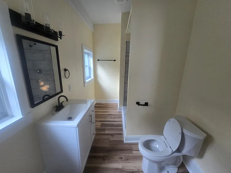 724 Temple Ave — Photo 9