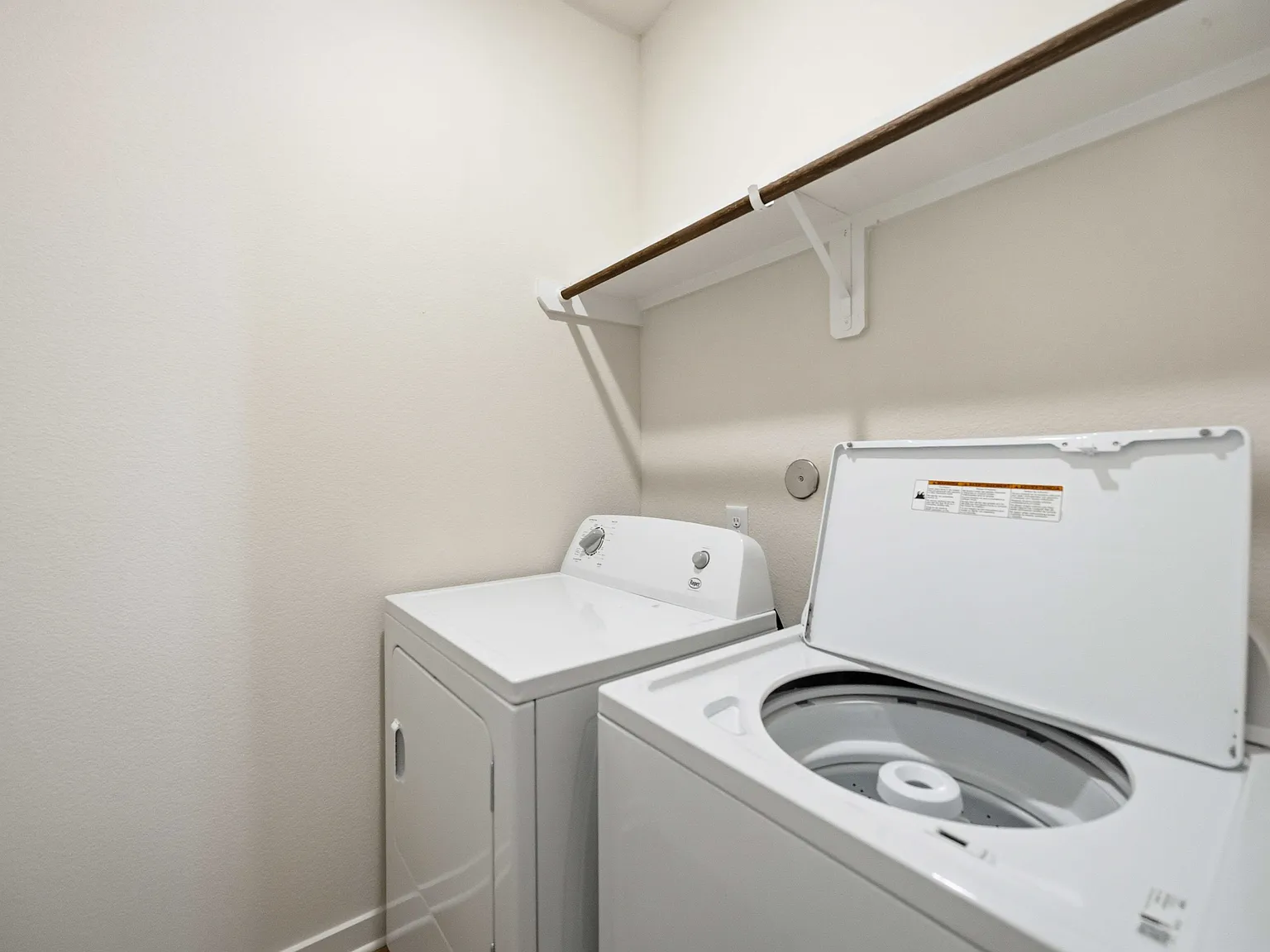 3 bed, 1554 sqft, $2,000 — Photo 2