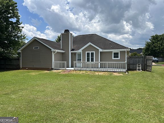 3rd image of 215 Wrasling Way