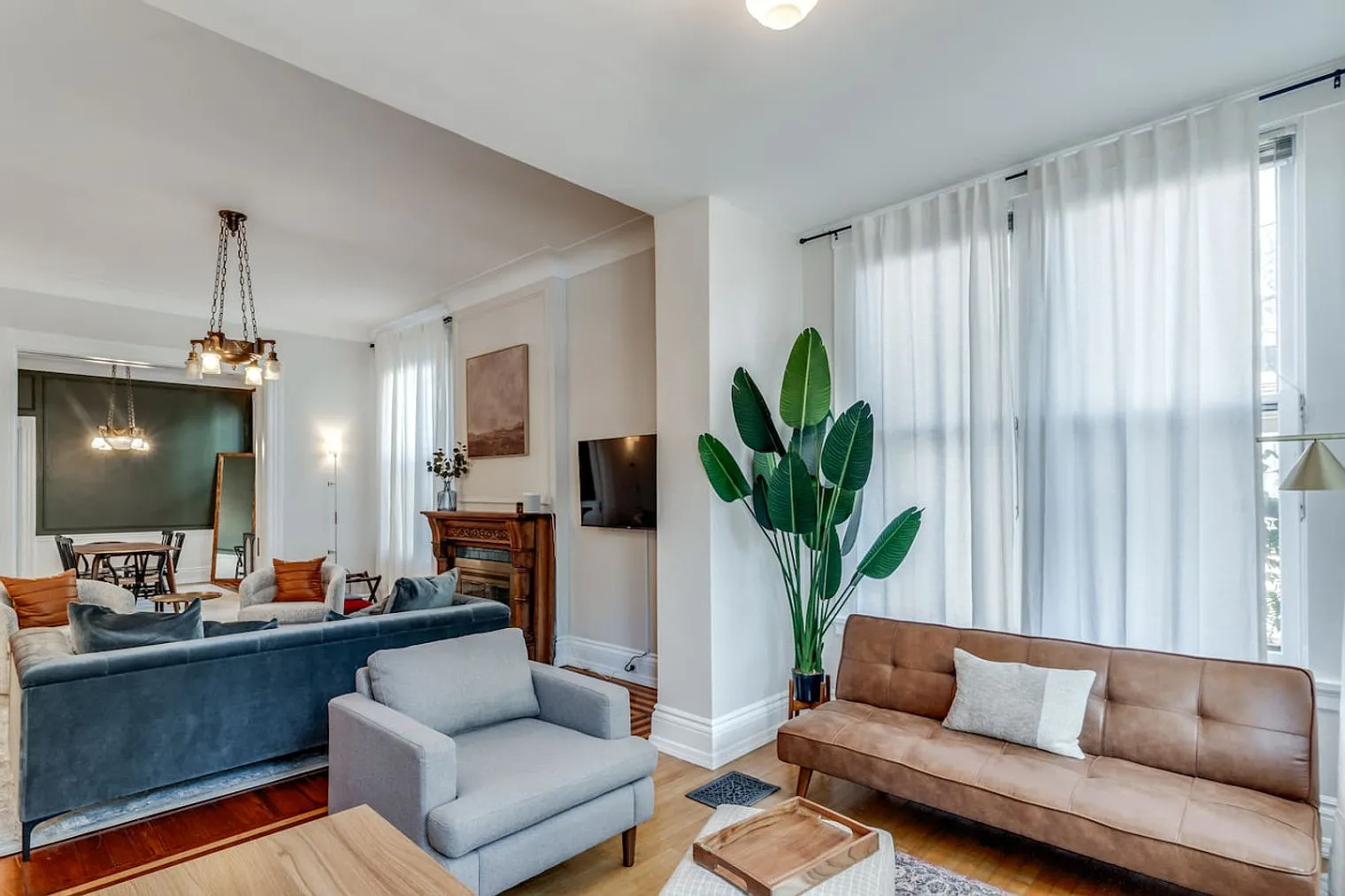 6 bed, 3.0 bath, 3390 sqft, $8,809 — Photo 3