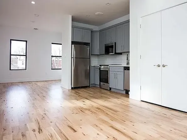 172 Veronica Place image 2 of 12