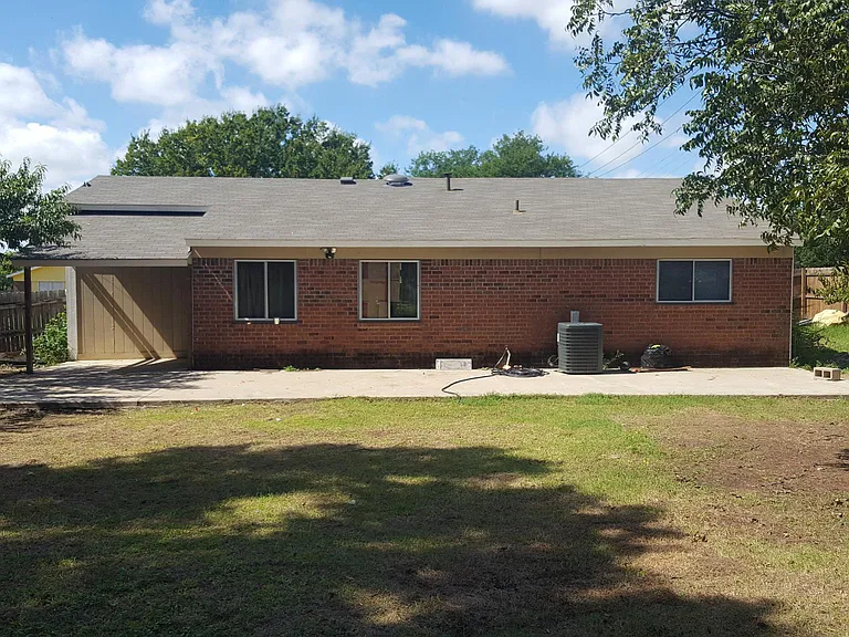 7901 Trimble Dr — Photo 15