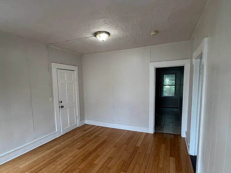 439-441 Rivet St 2E New Bedford Updated 2BR Near Shops, Parks & Major Routes — Photo 11
