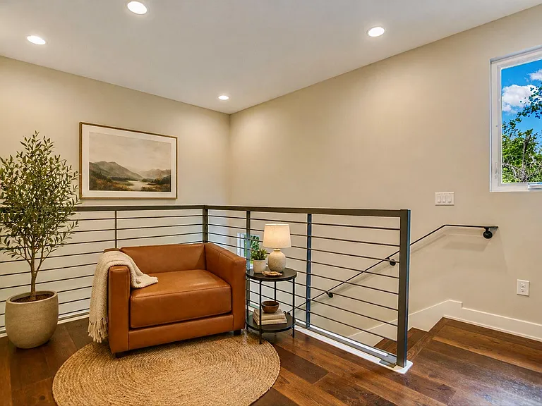 2109 W 12th St — Photo 11