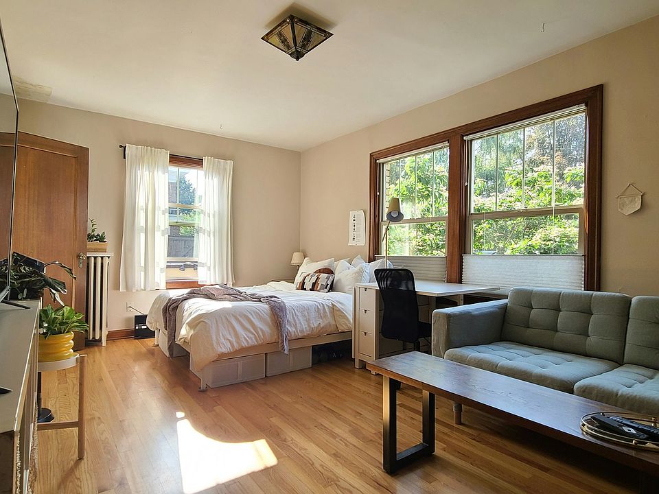 1st image of 956 10th Ave E APT 205