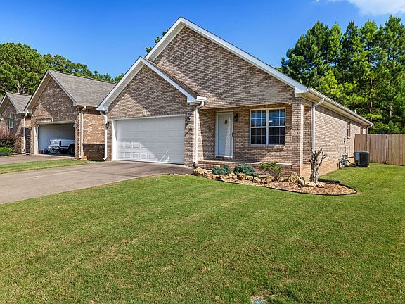 2nd image of 2309 Parc Pl