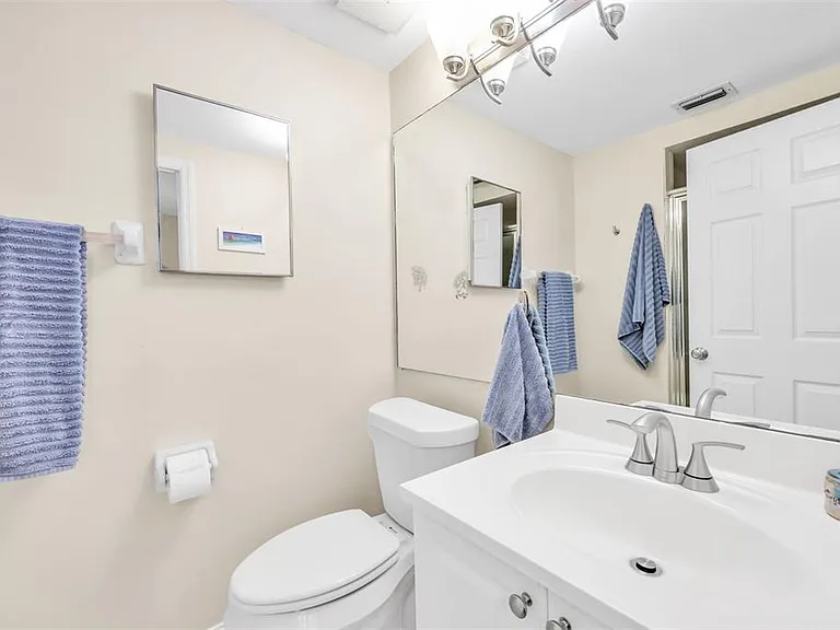 1044 Woodshire Ln #B211 — Photo 28