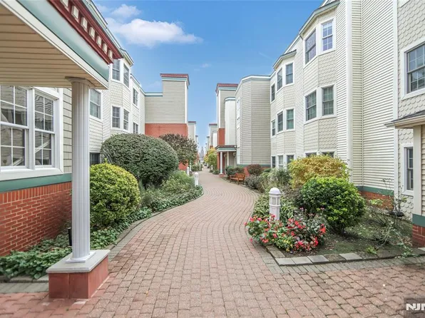337 The Promenade #337, Edgewater, NJ 07020