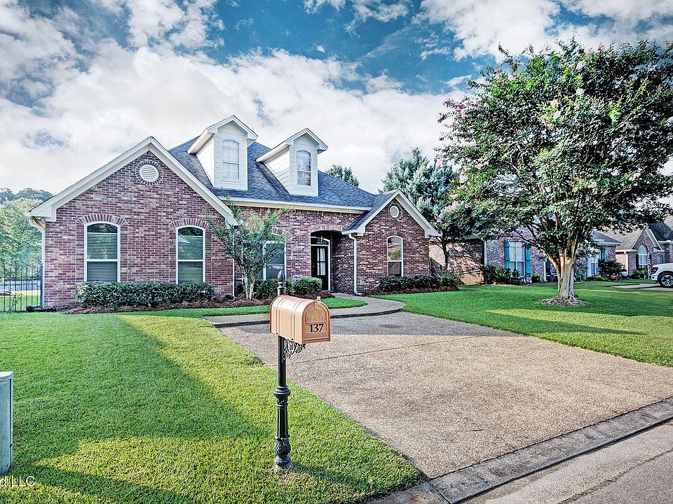 1st image of 137 Vineyard Blvd