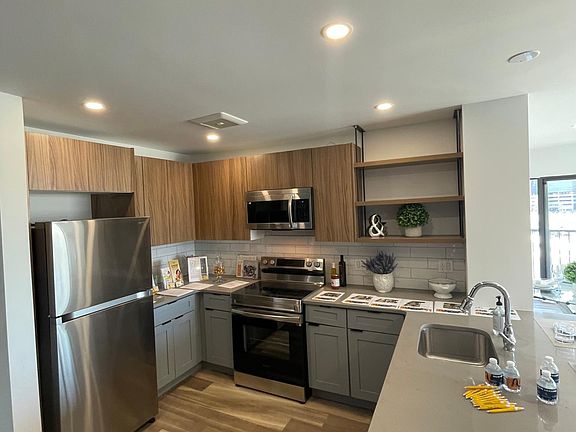 4th image of 506 Market St #4