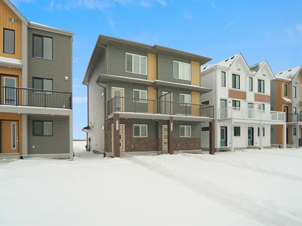 932 19th Ave NW, Edmonton, AB T6T 2K8