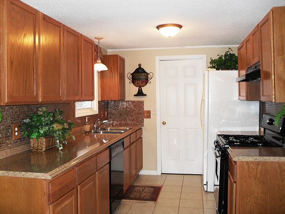 5th image of 560 Shannon Dr