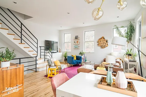 Rented by MNS | media 15