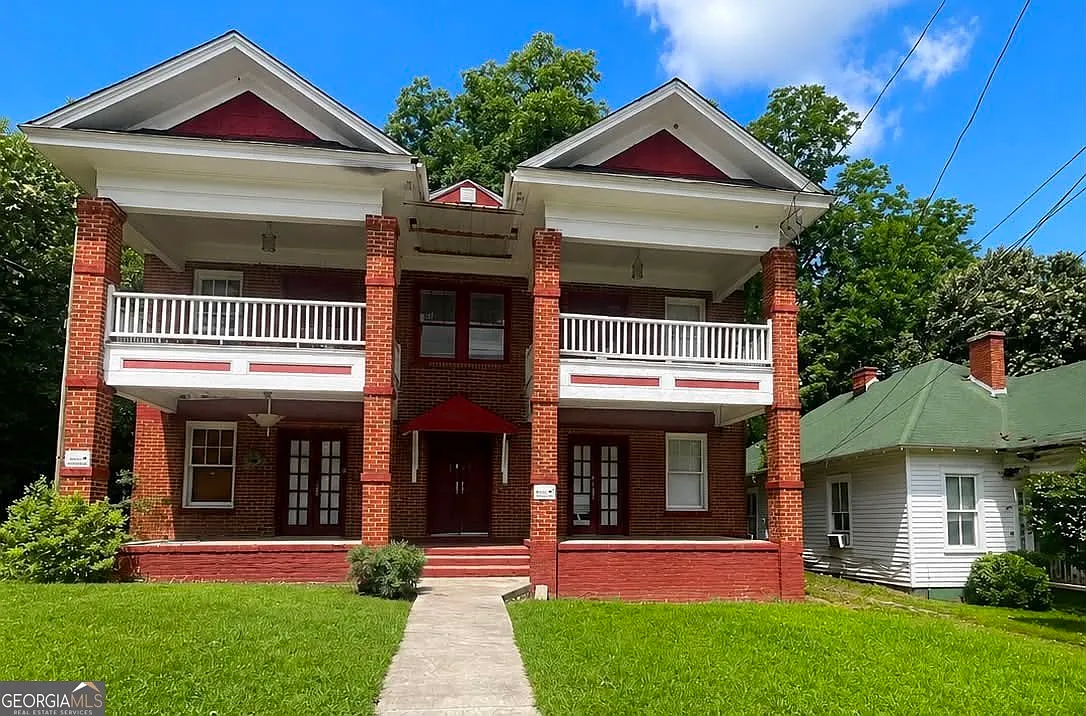 2 bed, 1.0 bath, $700 — Photo 1