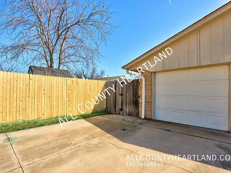 2121 Meench Dr — Photo 24